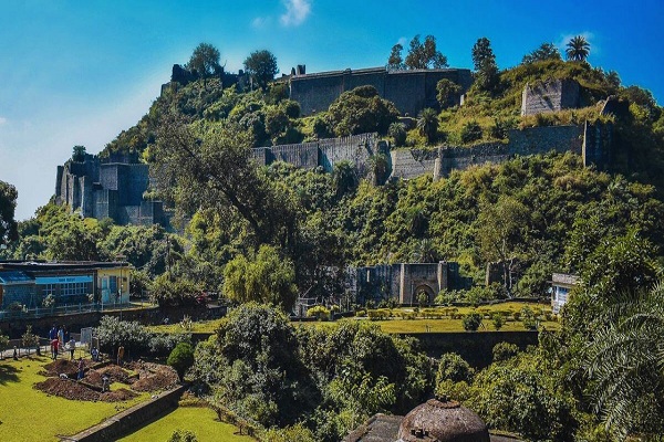 delhi to kangra cabs